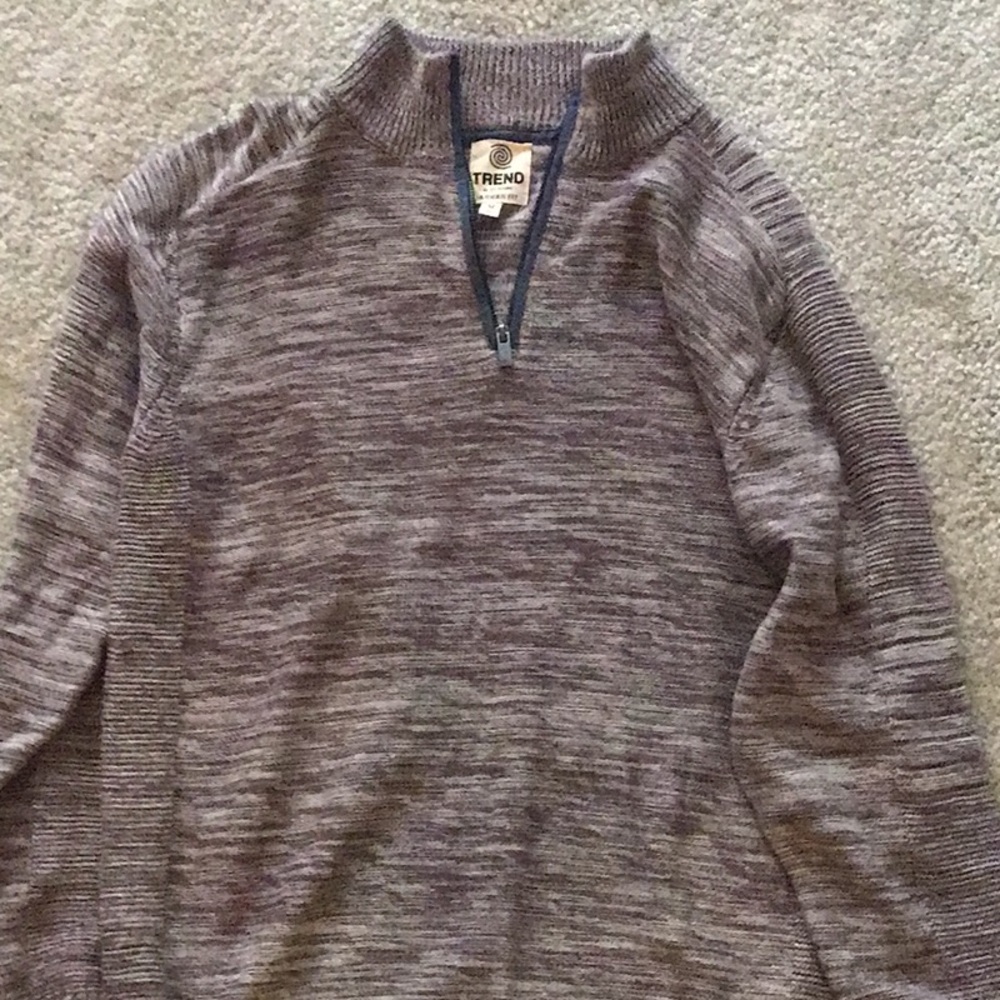TRENDnet Gray V-Neck Sweater with Knit Texture